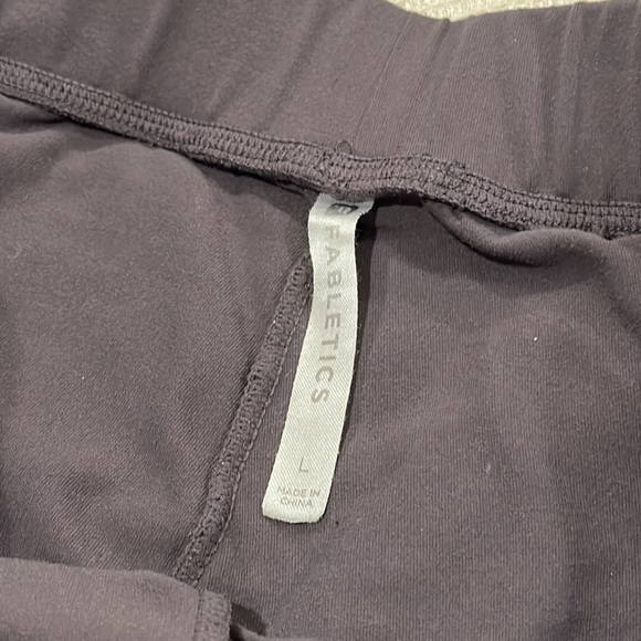 Fabletics lavender jogger pants with pockets! Great condition! Super soft. - Picture 4 of 4